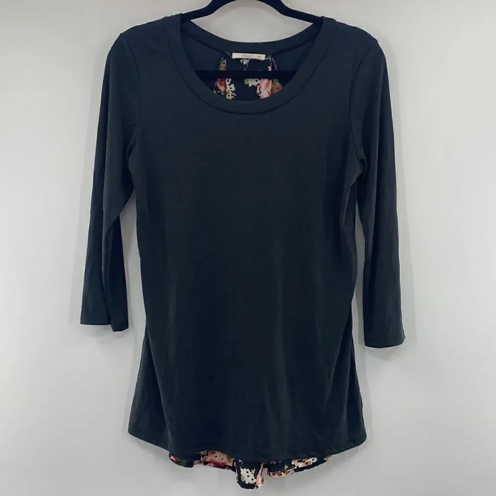 3For$20 Le Lis Black Floria Top size Medium